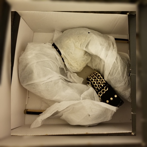 Shoe - Picture 4 of 4